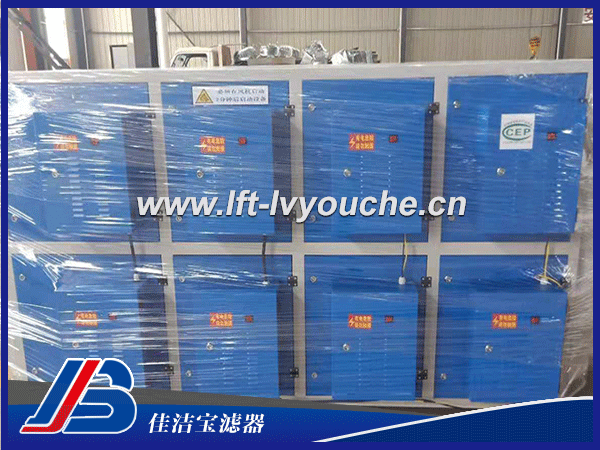 LF-DD-5000/10000/30000風量低溫等離子廢氣處理設備參數：         型號         風量      模塊  尺寸（長*寬*高）                功率  LF-DD-2500 1500-2500 1組 875*925*760 295mm         300W  LF-DD-5000 3000-5000 2組 1600*925*760 395mm       600W  LF-DD-7500 4500-7500 3組 1965*925*760 395mm       900W LF-DD-10000 6000-10000 4組 1420*925*1390 445mm 1.2KW  LF-DD-15000 9000-15000 6組 1965*925*1390 495mm 1.8KW  LF-DD-20000 12000-20000 8組 2510*925*1390 595mm 2.4KW  LF-DD-25000 15000-25000 10組 3055*925*1390 595mm 3KW  LF-DD-30000 25000-30000 12組 2640*925*2000 595mm 3.6KW LF-DD-5000/10000/30000低溫等離子廢氣處理設備: LF-DD-5000/10000/30000低溫等離子廢氣處理設備是佳潔寶濾器生產的一款除煙除味裝置，也叫 uv光氧催化廢氣處理設備，光氧活性炭一體機，高能離子除惡臭設備、光催化除惡臭設備、光催化氧化除惡臭設備、活-性氧廢氣凈化設備、紫外光催化除惡臭設備，主要是通過紫外線光結合二氧化鈦作為催化劑，對臭味分子行催化分-解，變成無味氣體，是目前一種應用廣泛、除惡臭效果明顯、性價比較好的除惡臭設備。